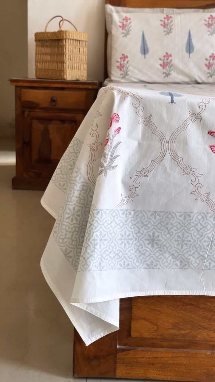 Summer Floral Jaal Super King Size Premium Bedsheet - Image 3