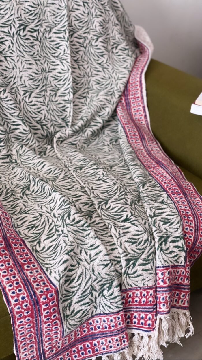 b70c52d4-1d0f-43c4-b117-1574dd4ad133 Green Spring Handwoven Sofa Throw - Image 1