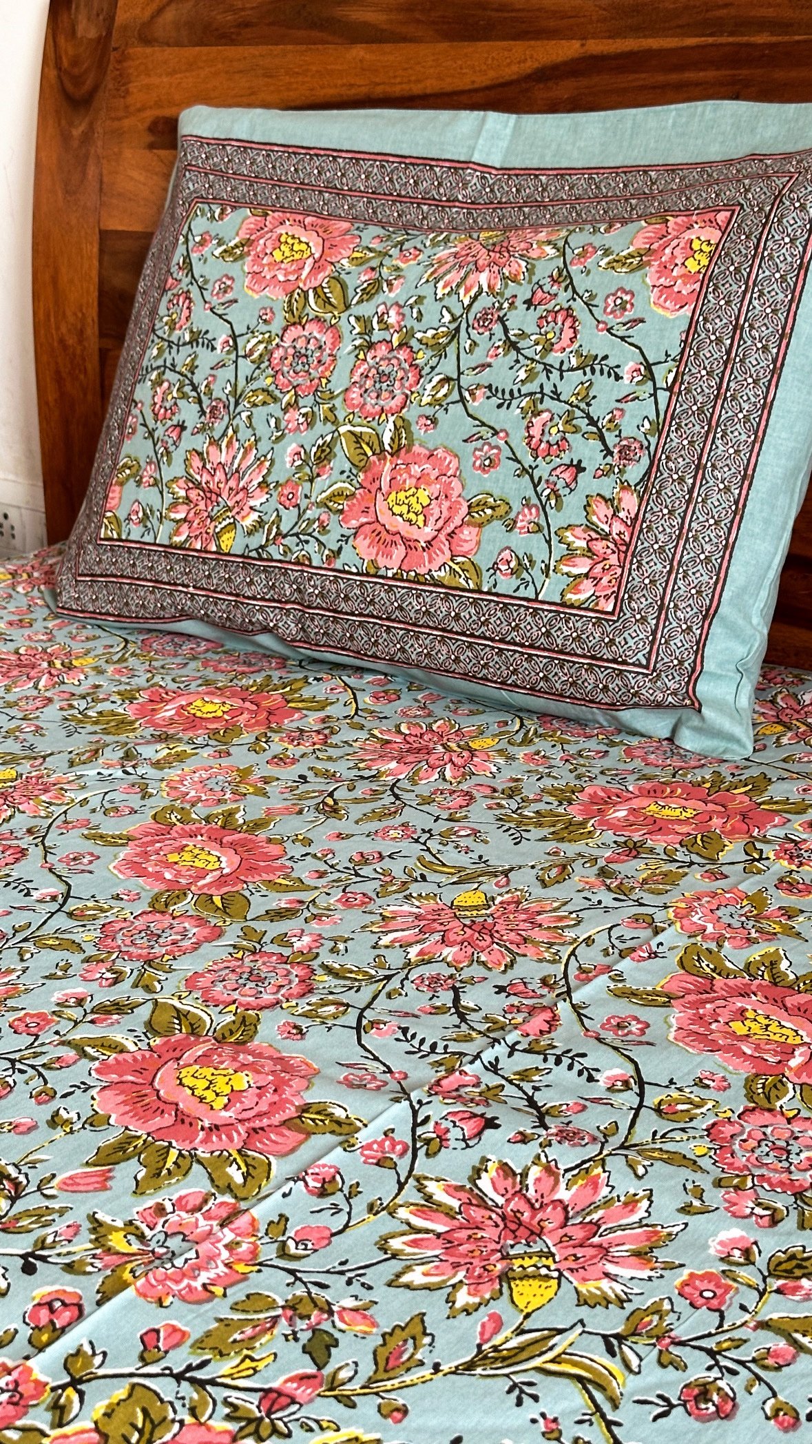 c4e656ad-0ed3-45dc-a12c-ab18cc661667 Green-Red Phulwari Super King Size Cotton Bedsheet - Image 1