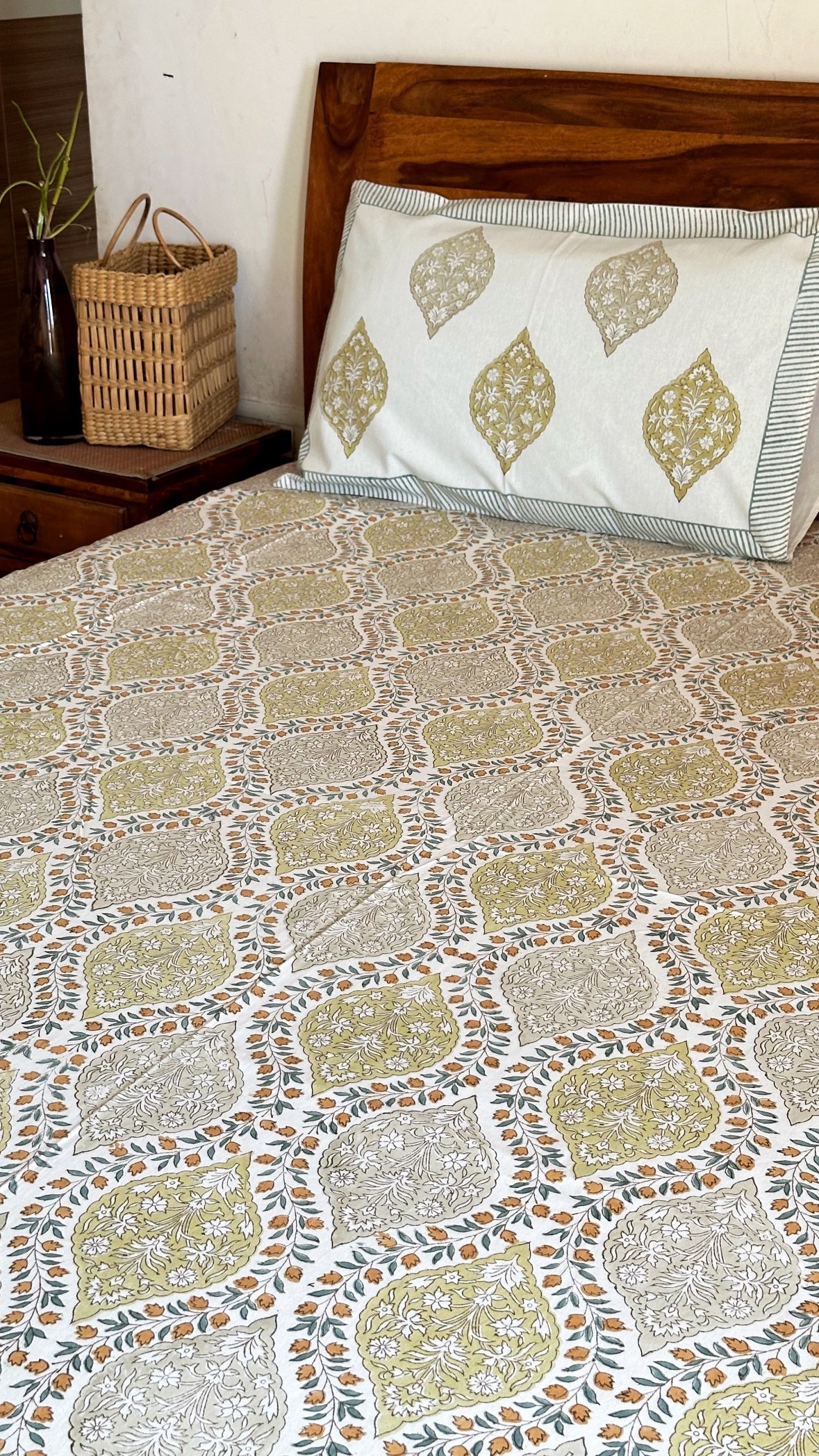 ffb83701-42fe-48df-aca8-c9732d4ba60e Saanjh Handblocked Bedsheet - Image 1