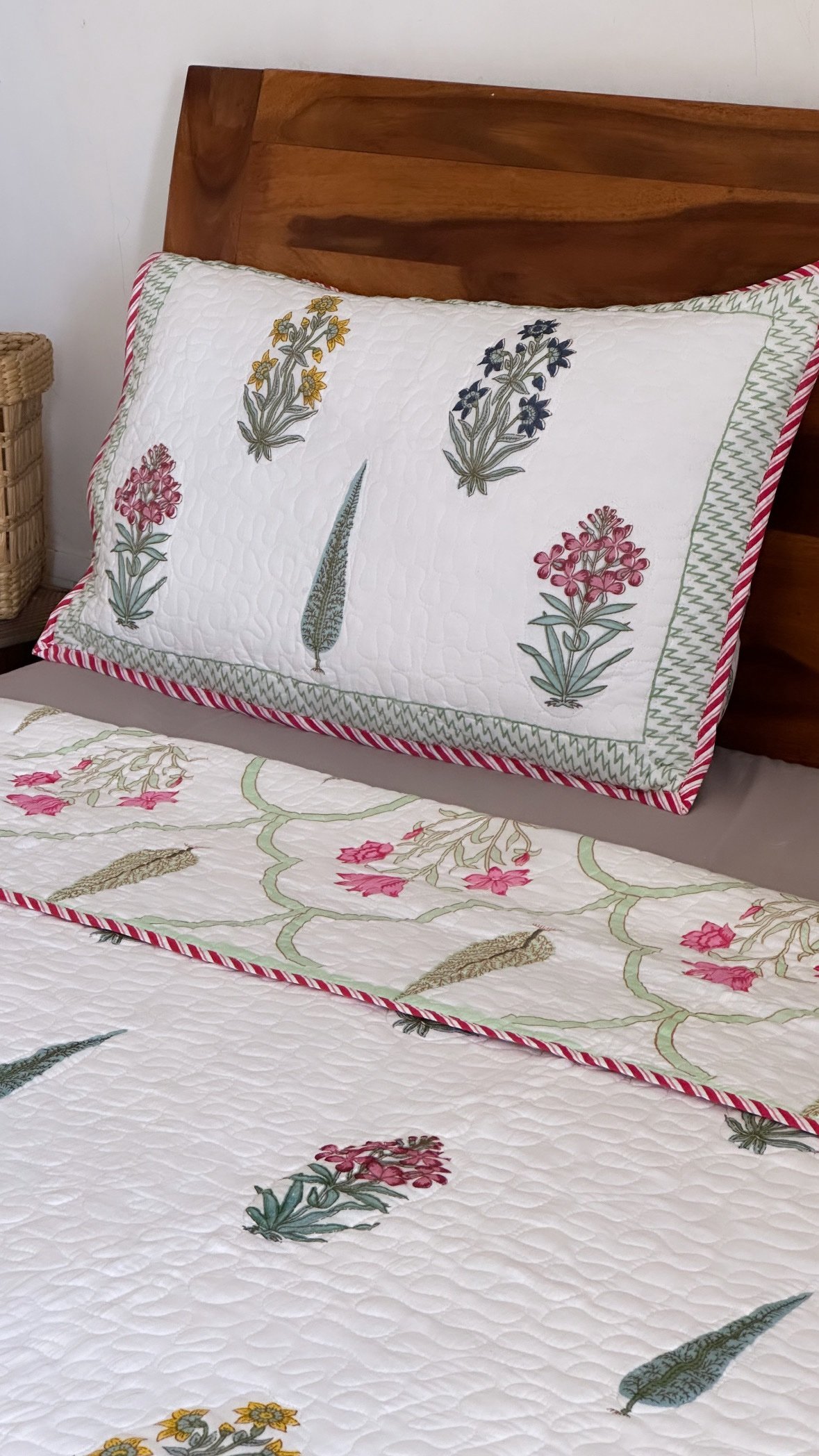 451bde97-c175-40b2-b1c6-3b5f05efb5ac Blooming garden Reversible Quilted Bedcover - Image 1