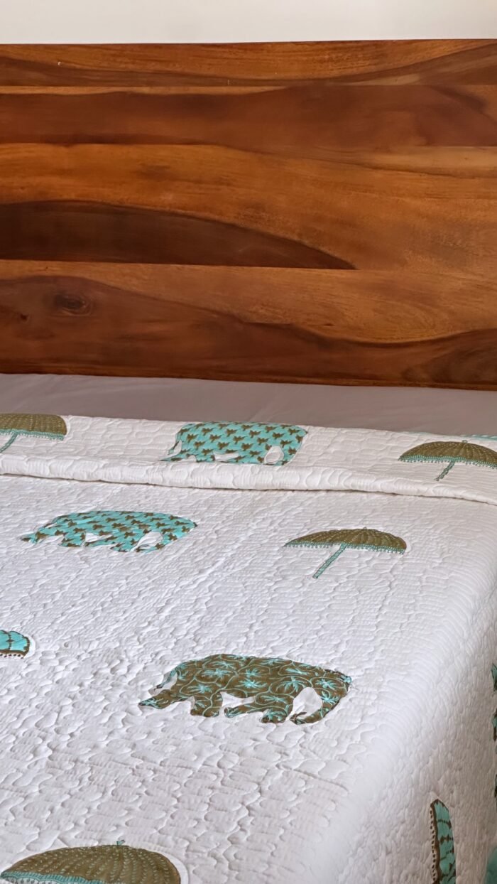 9a29bec2-1b23-43f8-bb68-ffc806ae2e03 Gajraj Handblocked Super King Size Bedcover - Image 2