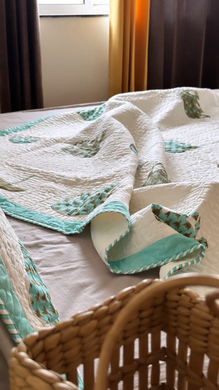 cb995e42-efdb-4c05-a9fd-4ee3a8396342 Gajraj Handblocked Super King Size Bedcover - Image 5