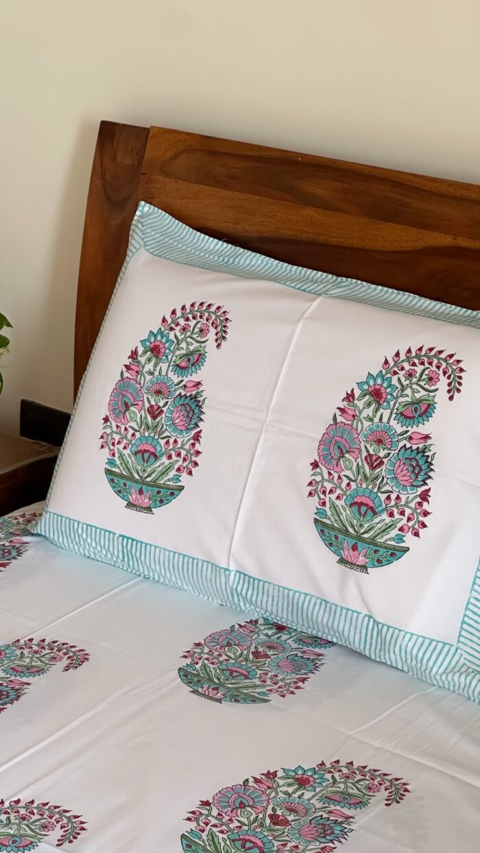 41f99672-938c-4822-936a-caf1838c2189 Gulzaar Super King Size Bedsheet - Image 1