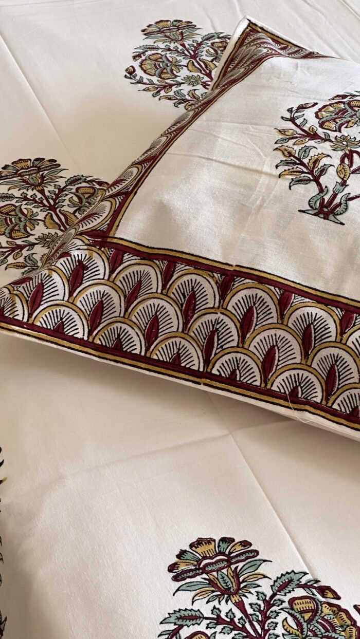 560bfbe4-1724-4158-996b-b94c626d12e6 Tale of Motifs Handblocked Super King Size Bedsheet - Image 3
