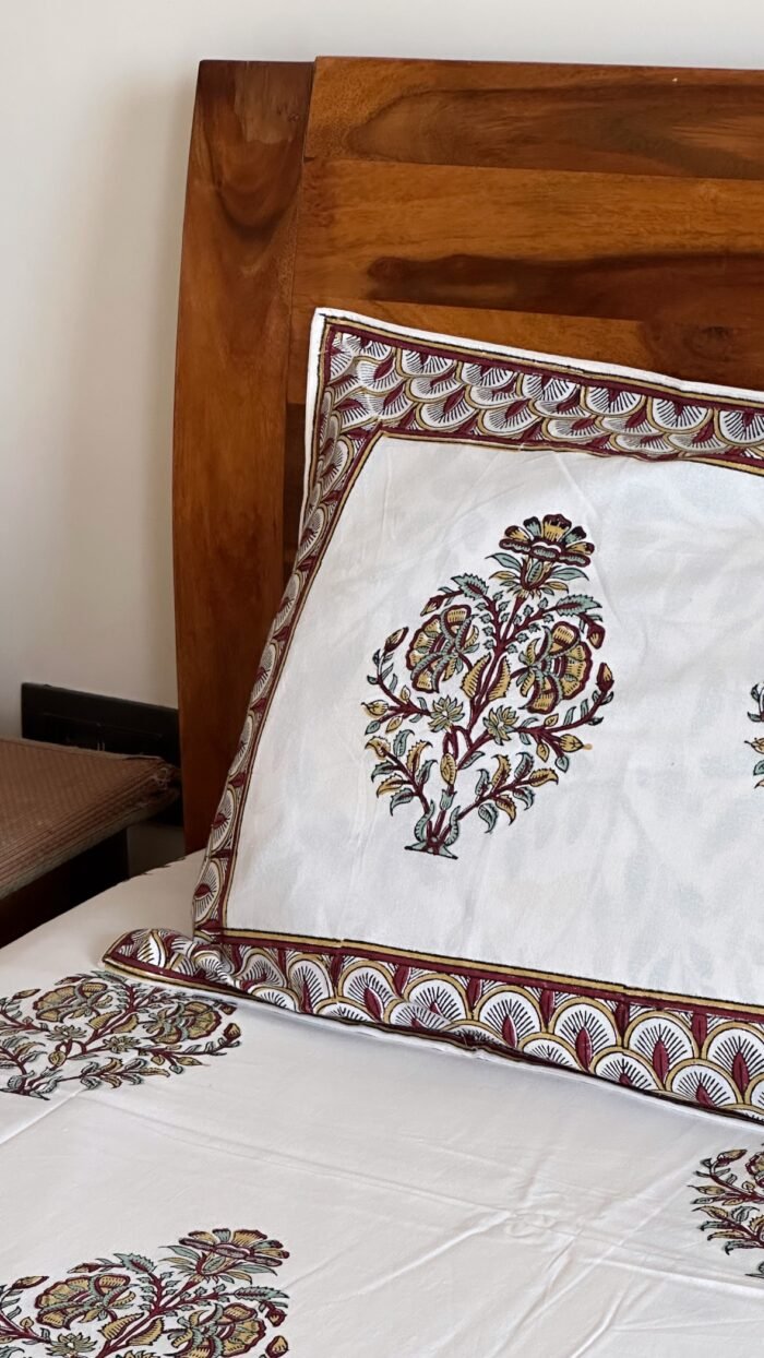 56c0fc67-9522-40fa-b075-1fea66736900 Tale of Motifs Handblocked Super King Size Bedsheet - Image 5