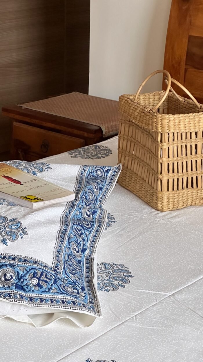 625958b5-f6b2-4878-8ae0-2d828fcb9208 Neela Gul Handblocked Super King Size Cotton Bedsheet - Image 3