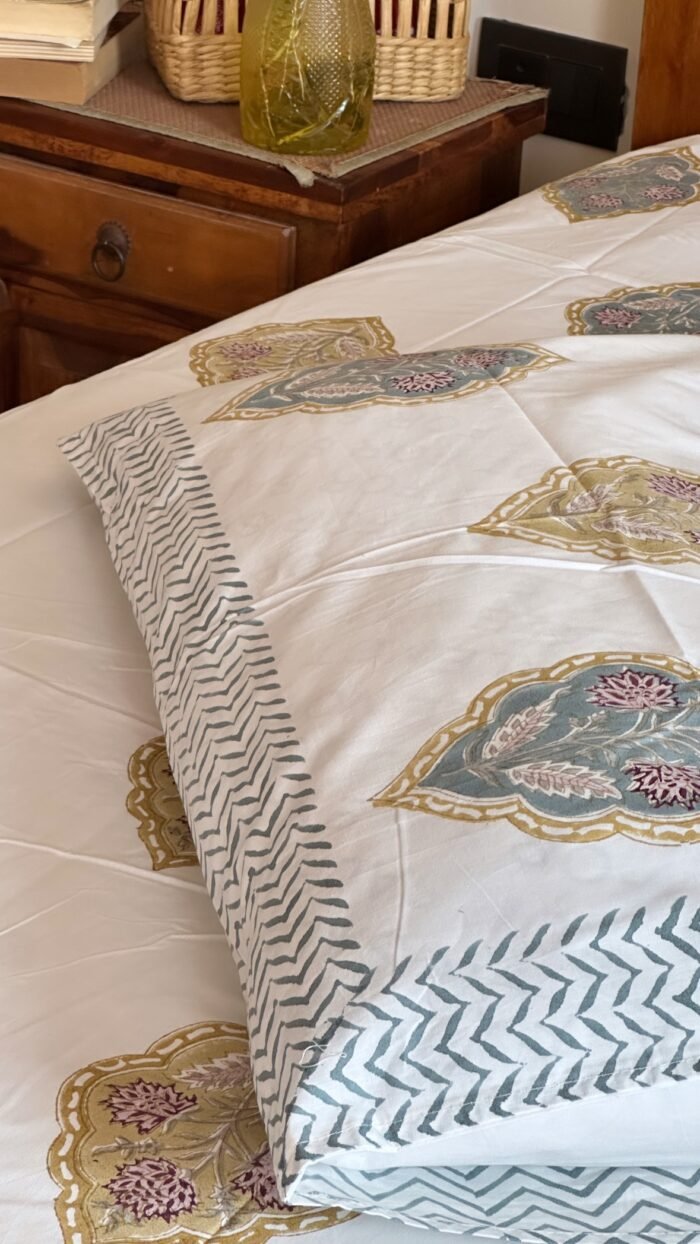 Gulnaar Premium King Size Bedsheet - Image 4