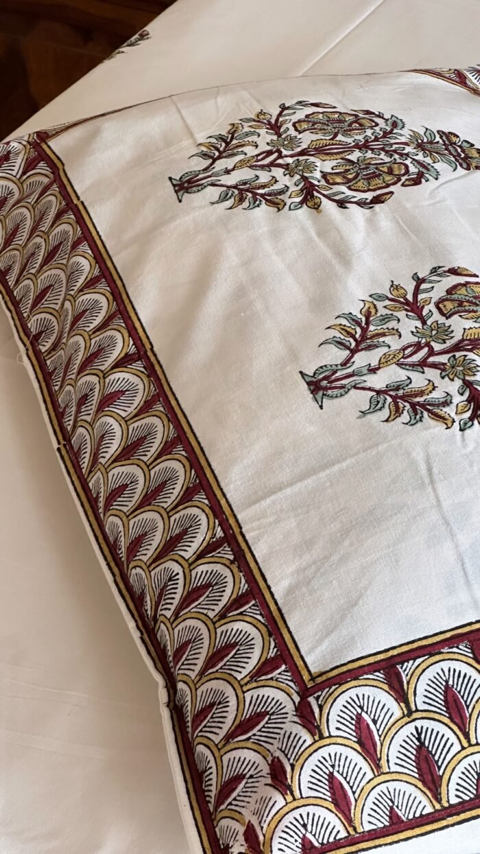 a349f0d9-e92b-447c-ae51-91a181b72694 Tale of Motifs Handblocked Super King Size Bedsheet - Image 4