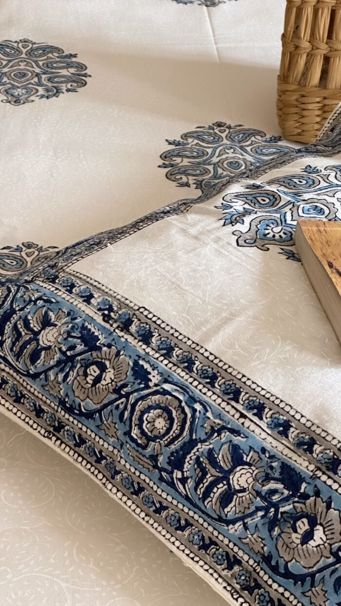 a5577334-cf37-46c5-89c1-2b5adcbec379 Neela Gul Handblocked Super King Size Cotton Bedsheet - Image 5