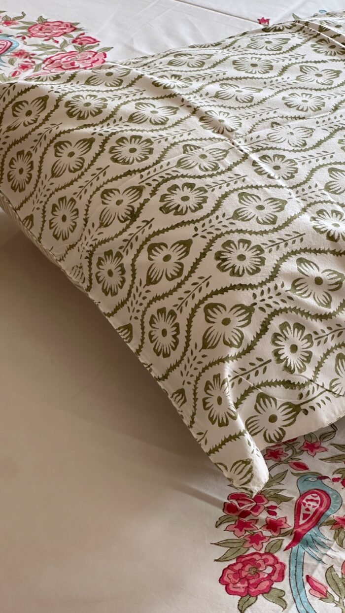 b6438bbf-6f19-4564-93f1-0b13bf2eb81f Gulzaar Premium Super King Size Bedsheet - Image 4