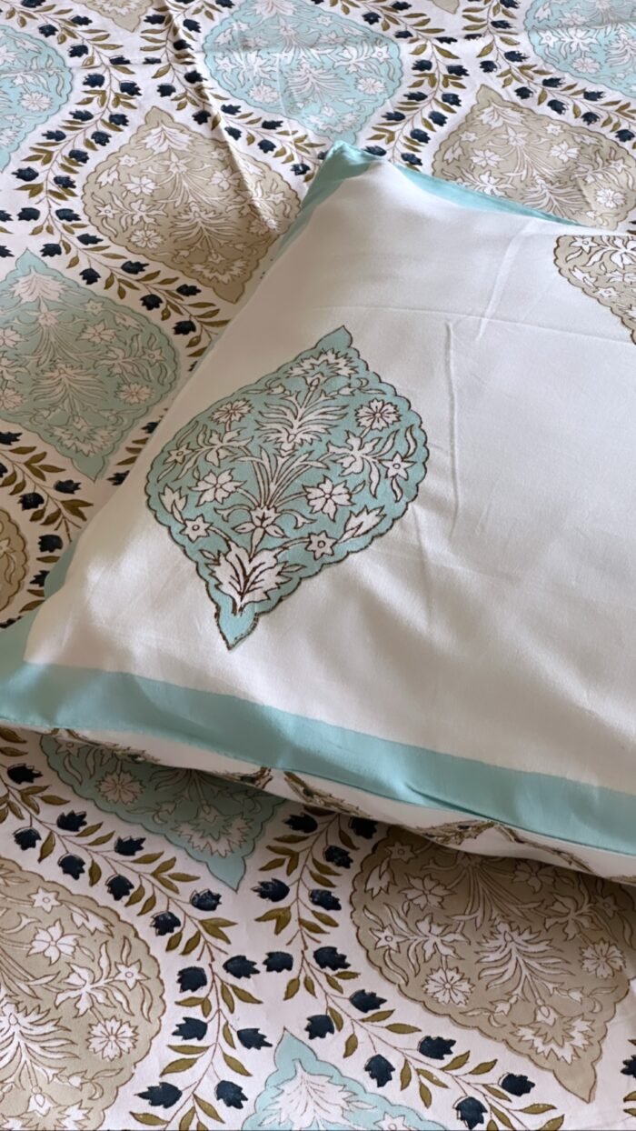 bdae8371-cc69-45f2-99da-c652c2399f98 Gulzaar Premium Super King Size Bedsheet - Image 7