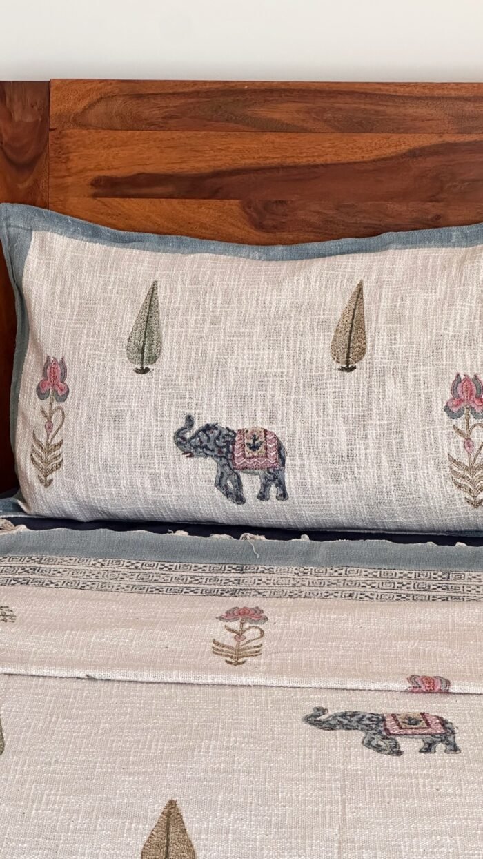 Gaj Motif Super King Size Bedcover - Image 6