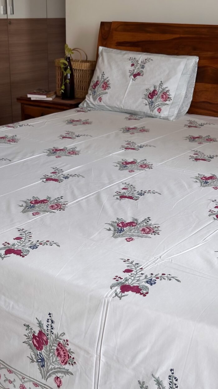 46a0f525-ea99-4322-a76a-61b11b22435a Madulai Butta Premium King Size Bedsheet - Image 4