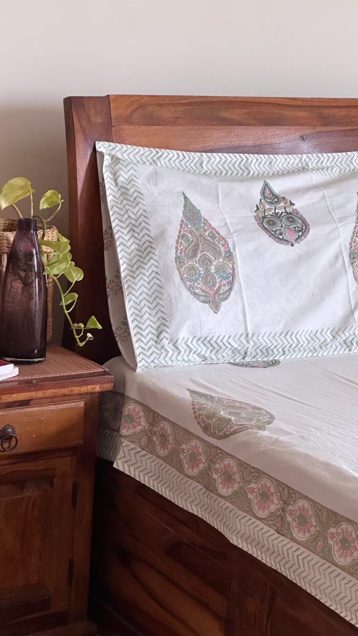 4f42d381-9dc9-4595-b93c-7cf1391a2157 Sunaina Premium King Size Bedsheet - Image 6