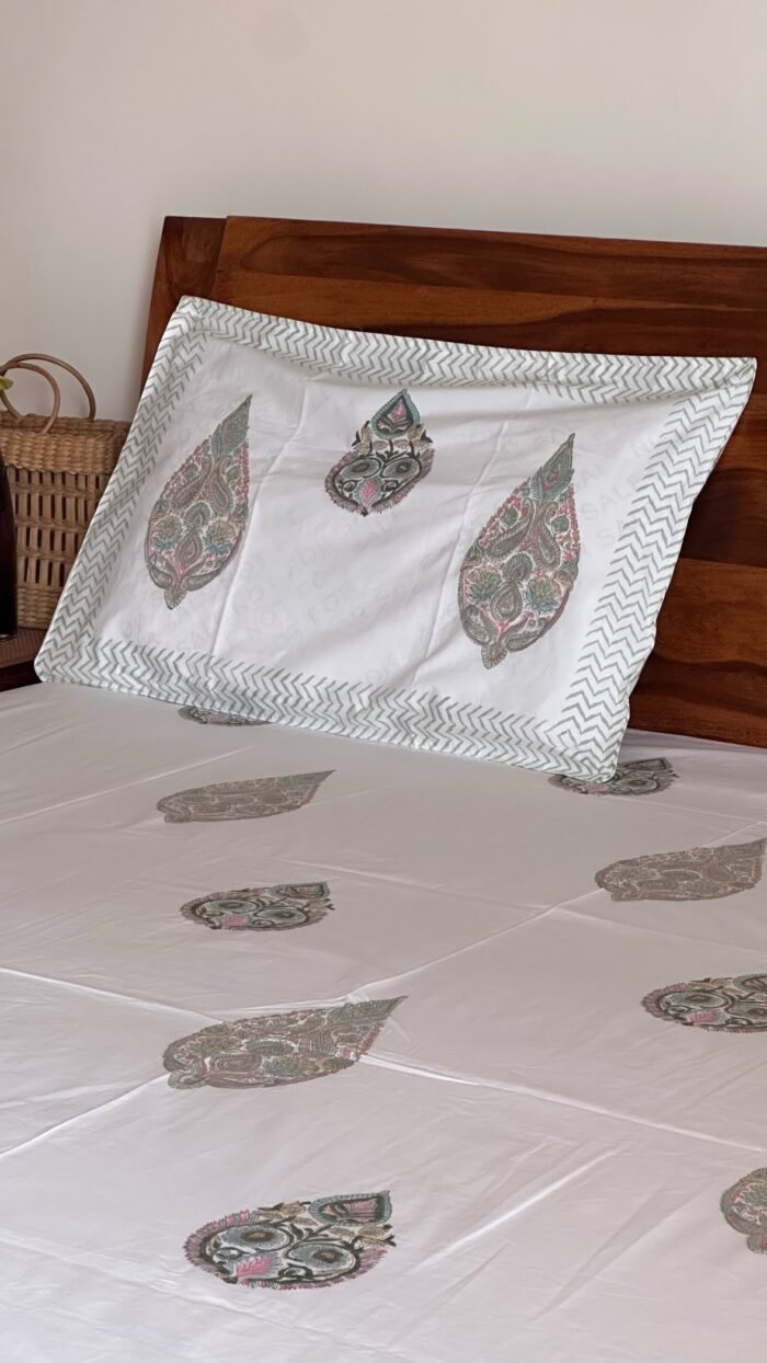 bacf16ff-29ee-40d3-a972-3d5e7e9a5849 Sunaina Premium King Size Bedsheet - Image 7