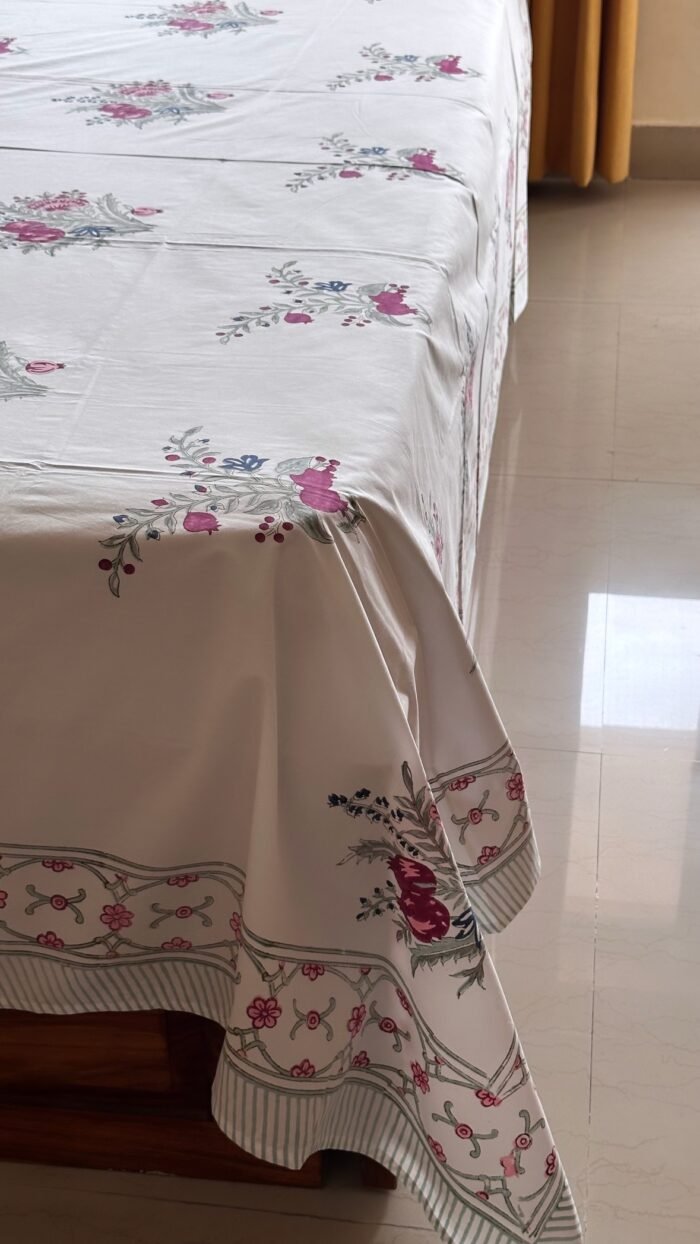 f29b712a-928e-494a-80b8-a244beef89ad Madulai Butta Premium King Size Bedsheet - Image 6