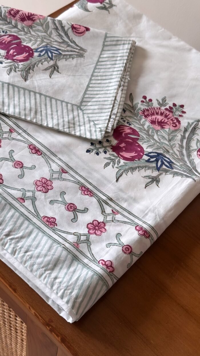 f8a7fbaf-fcc9-4af4-a9f9-0d65030fee47 Madulai Butta Premium King Size Bedsheet - Image 3