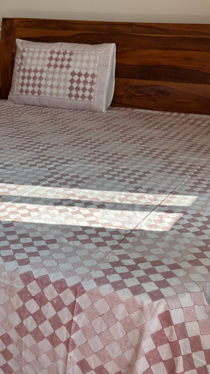 Pink Geomagnetic Premium King Size Bedsheet - Image 3