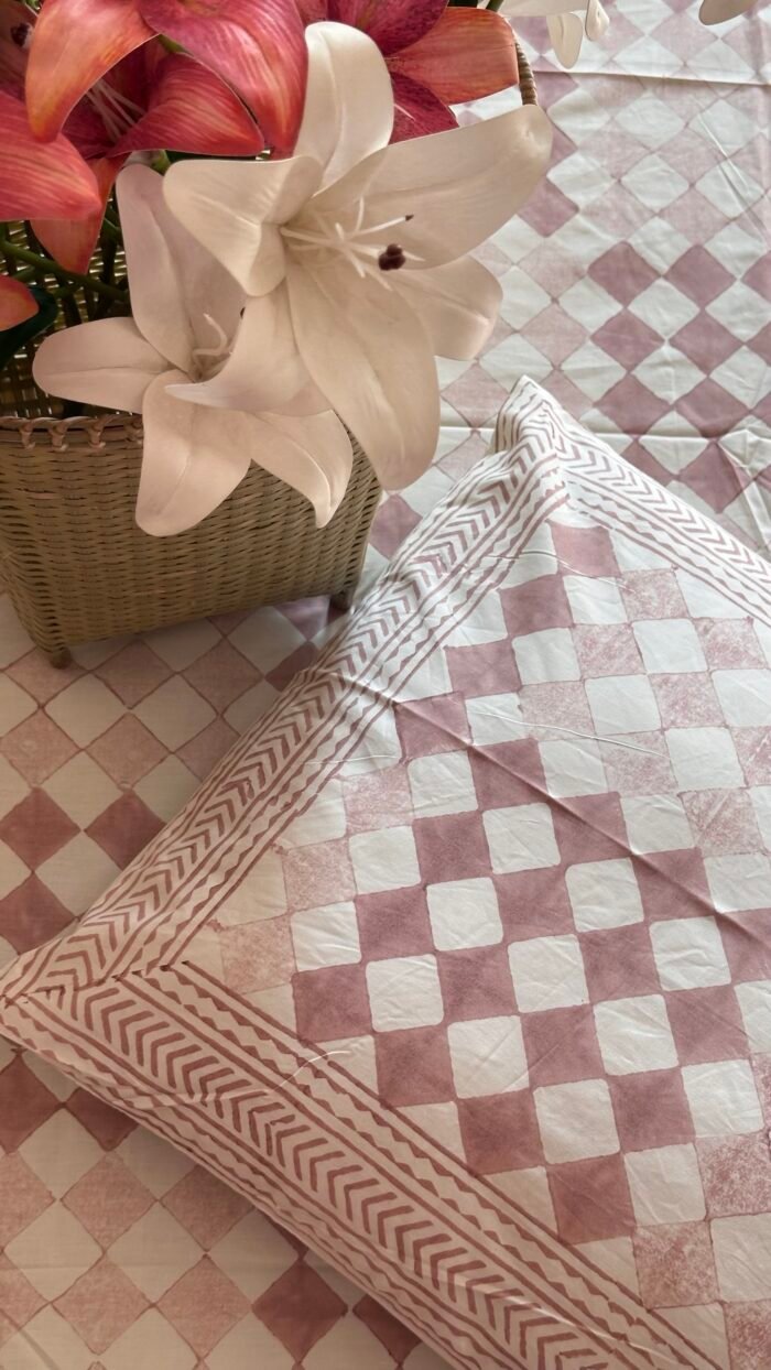 Pink Geomagnetic Premium King Size Bedsheet - Image 5