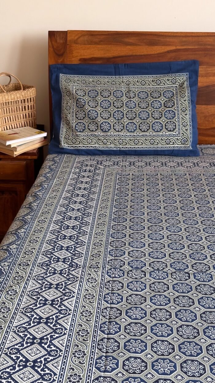 4234a981-53ff-44e8-917d-fea9e802b45a Ajrakh Ethnic King Size Bedsheet - Image 3
