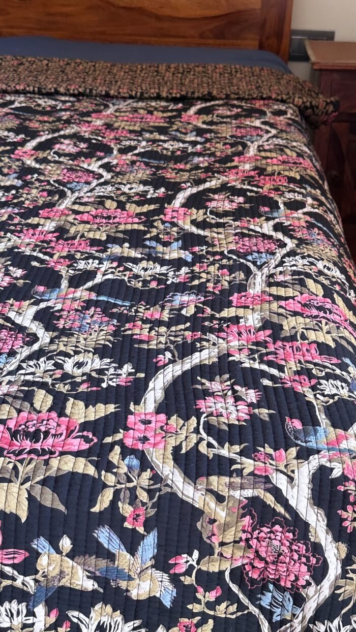 500741fe-a1bf-4f93-93e4-f526aa34de05 Parv 5 Piece Premium Bedding Set - Image 4