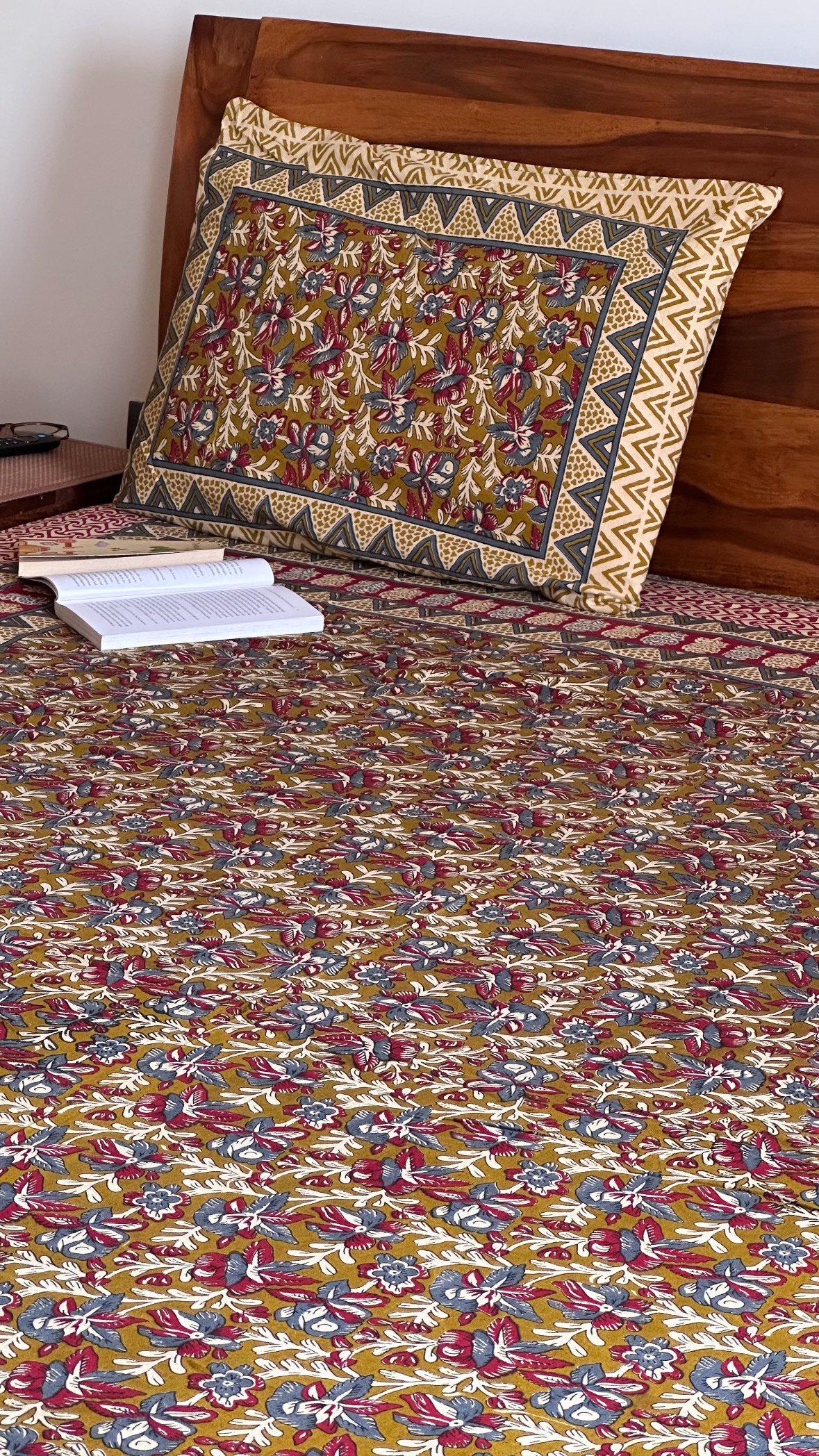 7948ac48-a370-4dd8-80a2-0a652283159d Kalamkari King Size Cotton Bedsheet - Image 1