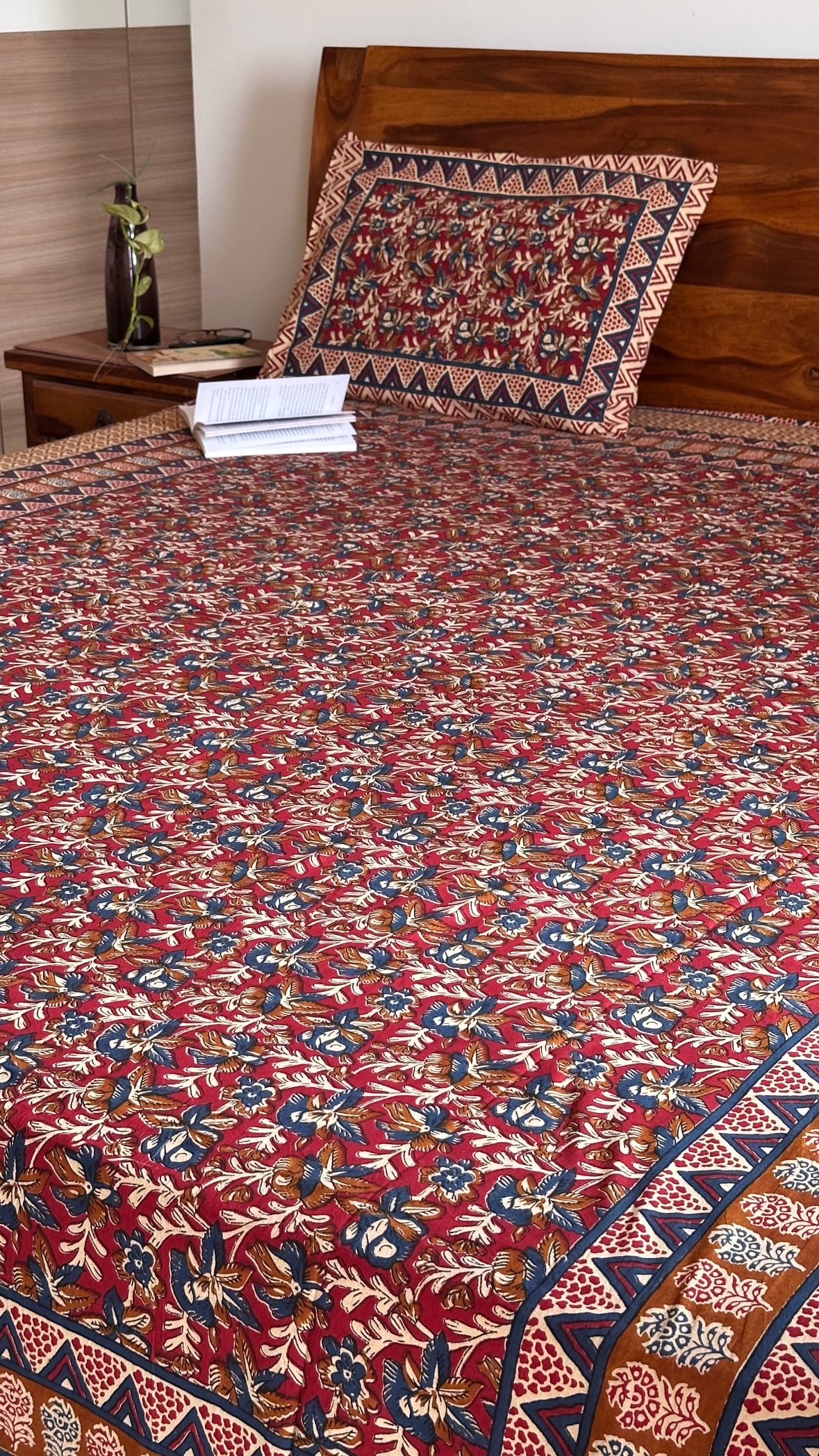 ac57c08b-e022-4e72-b8c8-81d72d19e679-2 Kalamkari King Size Bedsheet - Image 1
