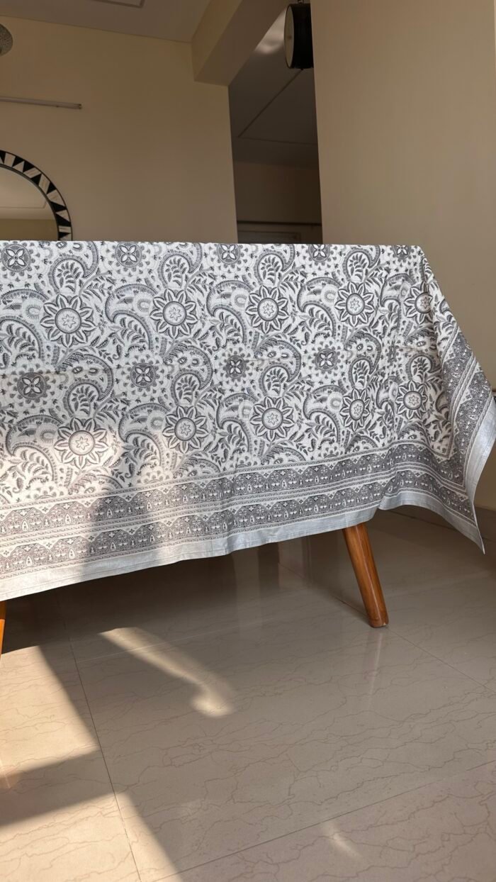 8-10 Seater Table Cloth - Image 3