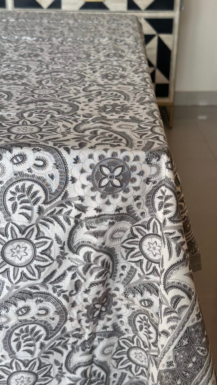 8-10 Seater Table Cloth - Image 2