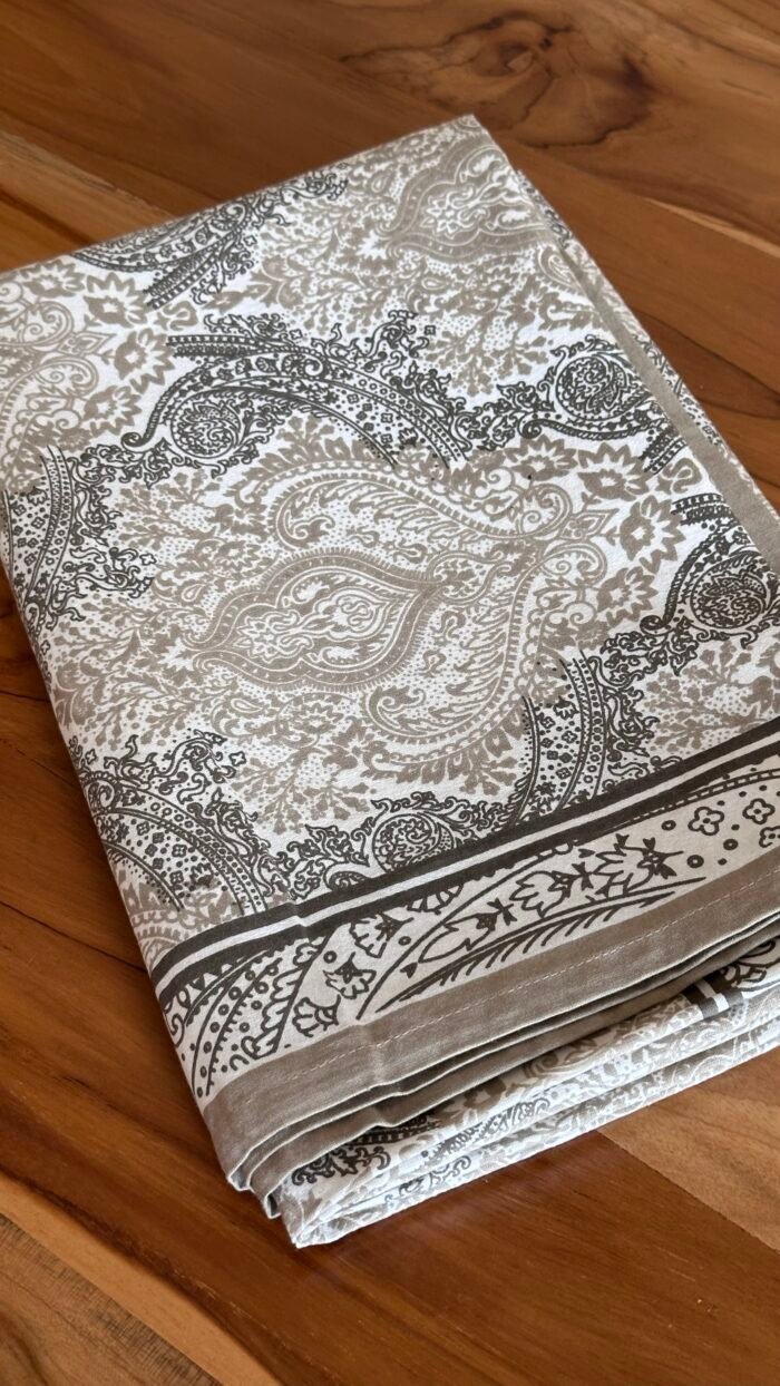 4 Seater Table Cloth - Image 2