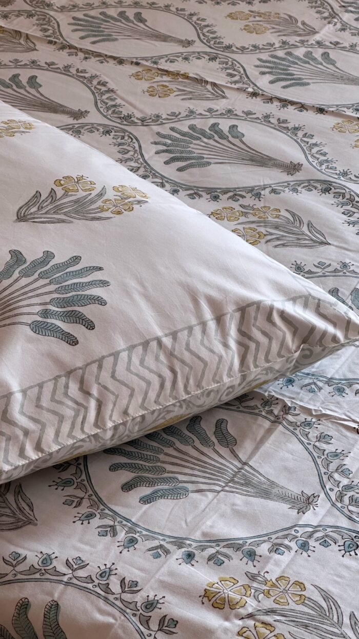 Jamuni Angan Premium King Size Bedsheet - Image 3