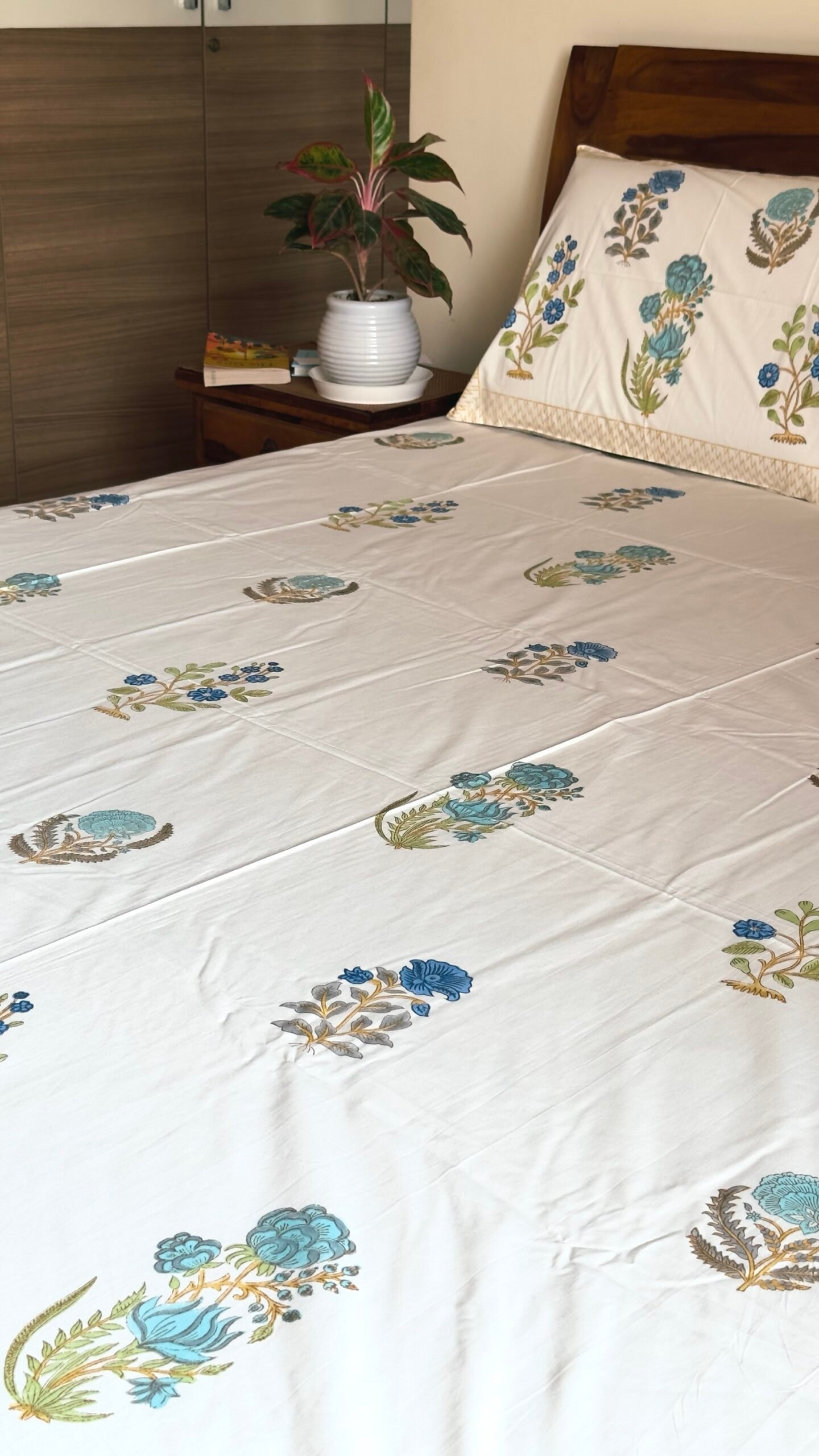 img_7376-2 Mehrab Handblocked Premium Bedsheet - Image 1