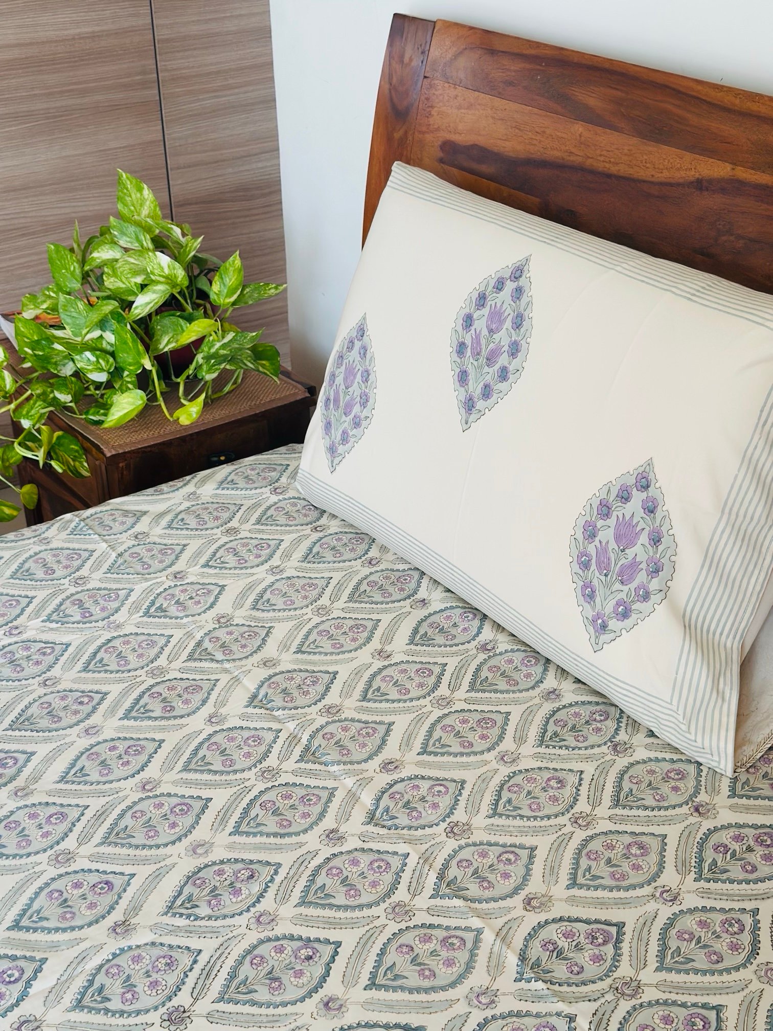 img_7411-3 Seren Handblocked Premium Bedsheet - Image 1